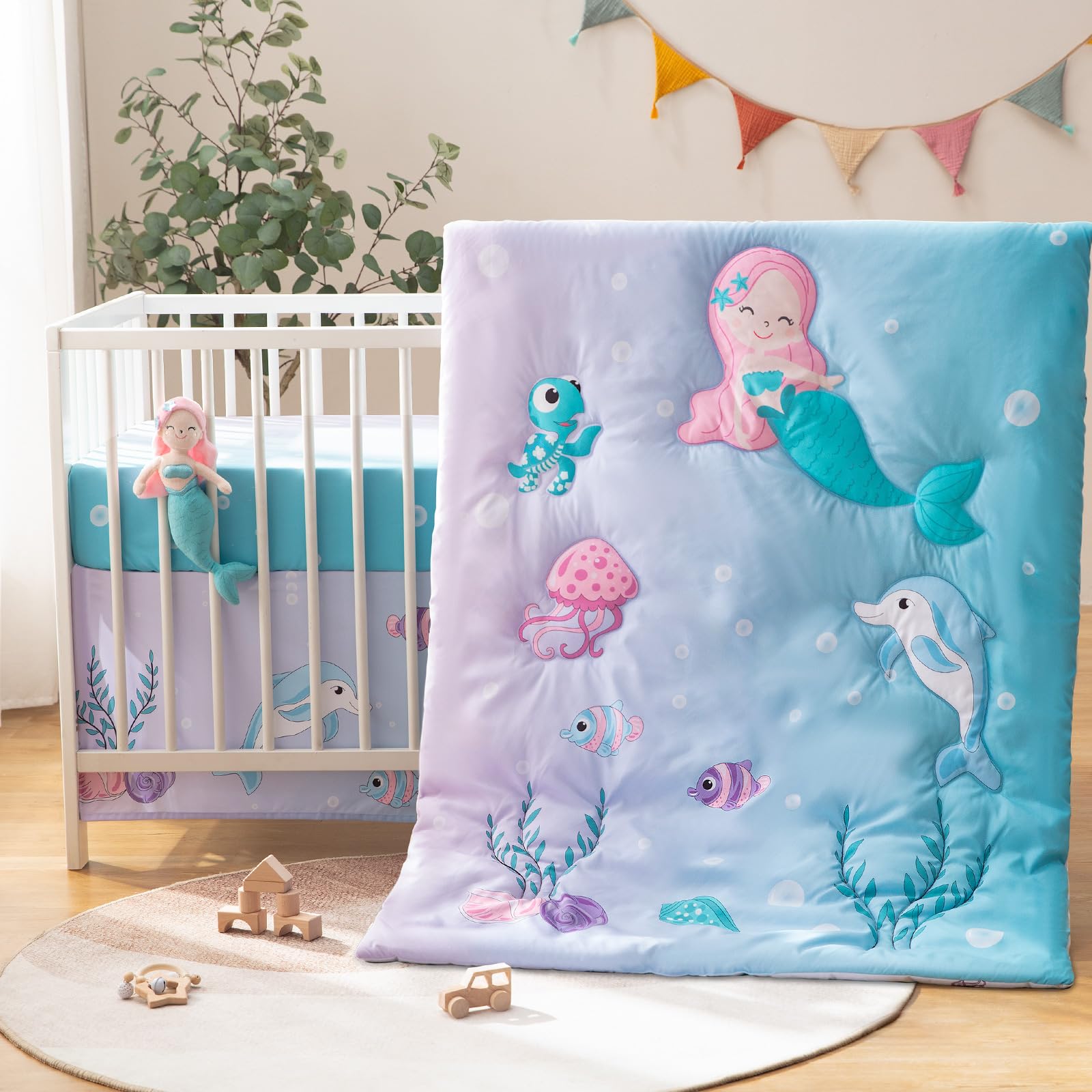 TCOYIWL 4-piece crib bedding cartoon quilt, reversible designs for cozy, calming nursery ambience.