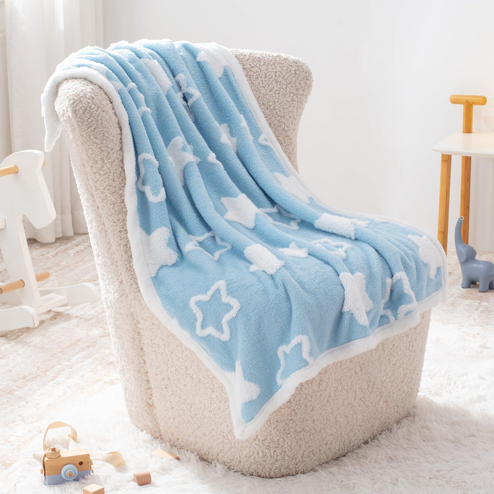 TCOYIWL toddler security blanket keeps little one calm on the go.