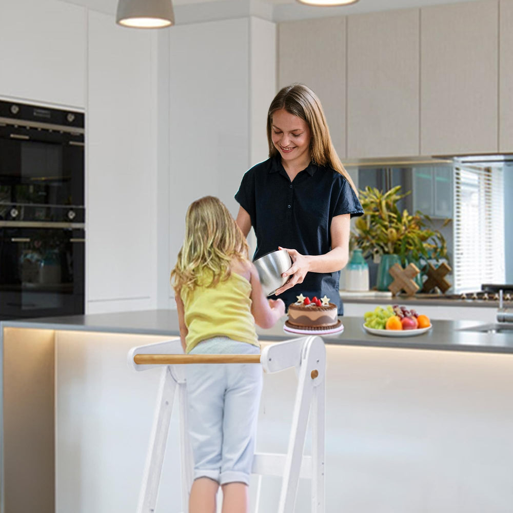 TDKDHoming folding mechanism in action enables compact storage after meals.