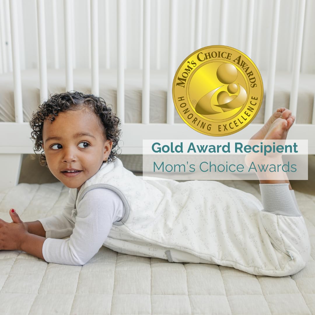 Tealbee Dreamsuit two-way zipper enables easy nighttime diaper changes.