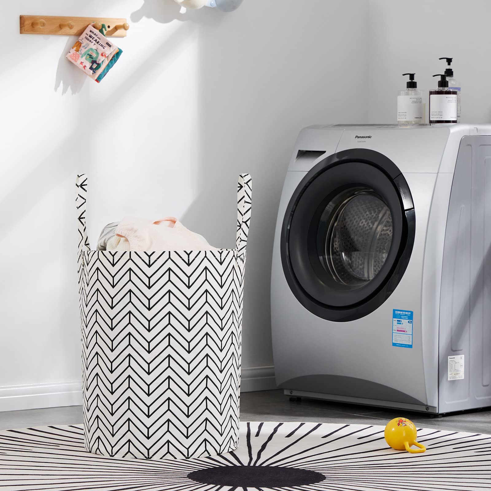 TECHMILLY basket with long handles for easy carrying of laundry or toys.
