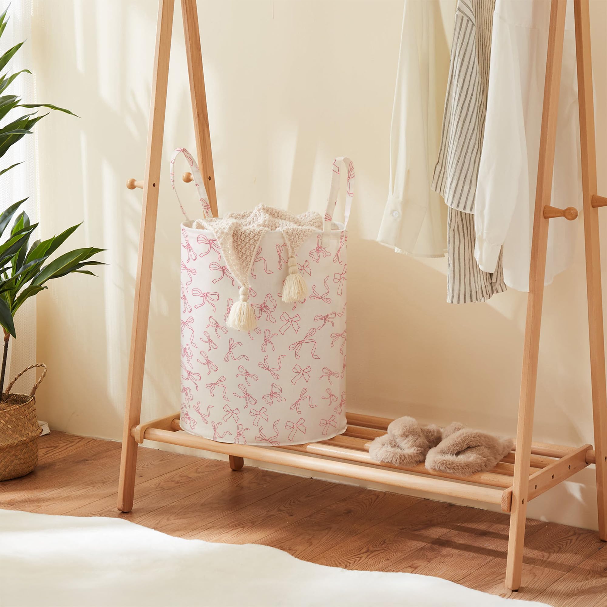 TECHMILLY collapsible laundry hamper shows long handles for easy carrying