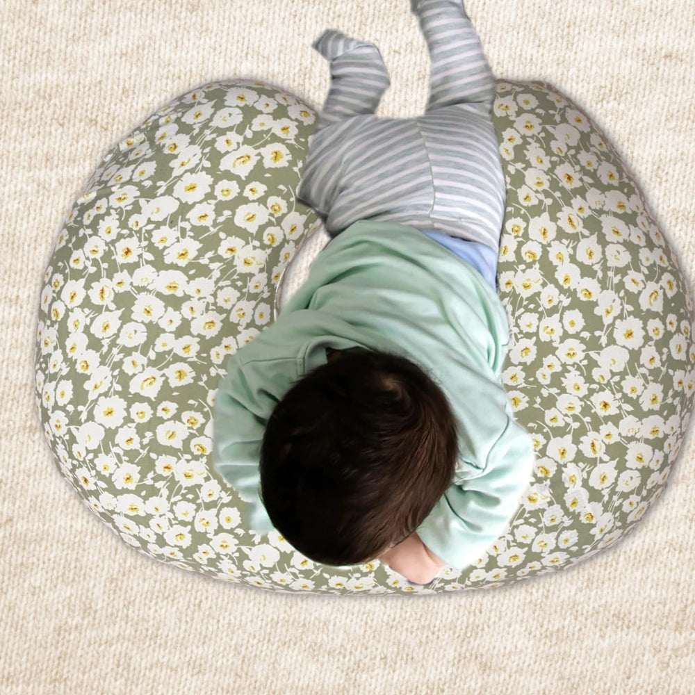 Teleamica machine-washable cover simplifies cleaning after feeding sessions.
