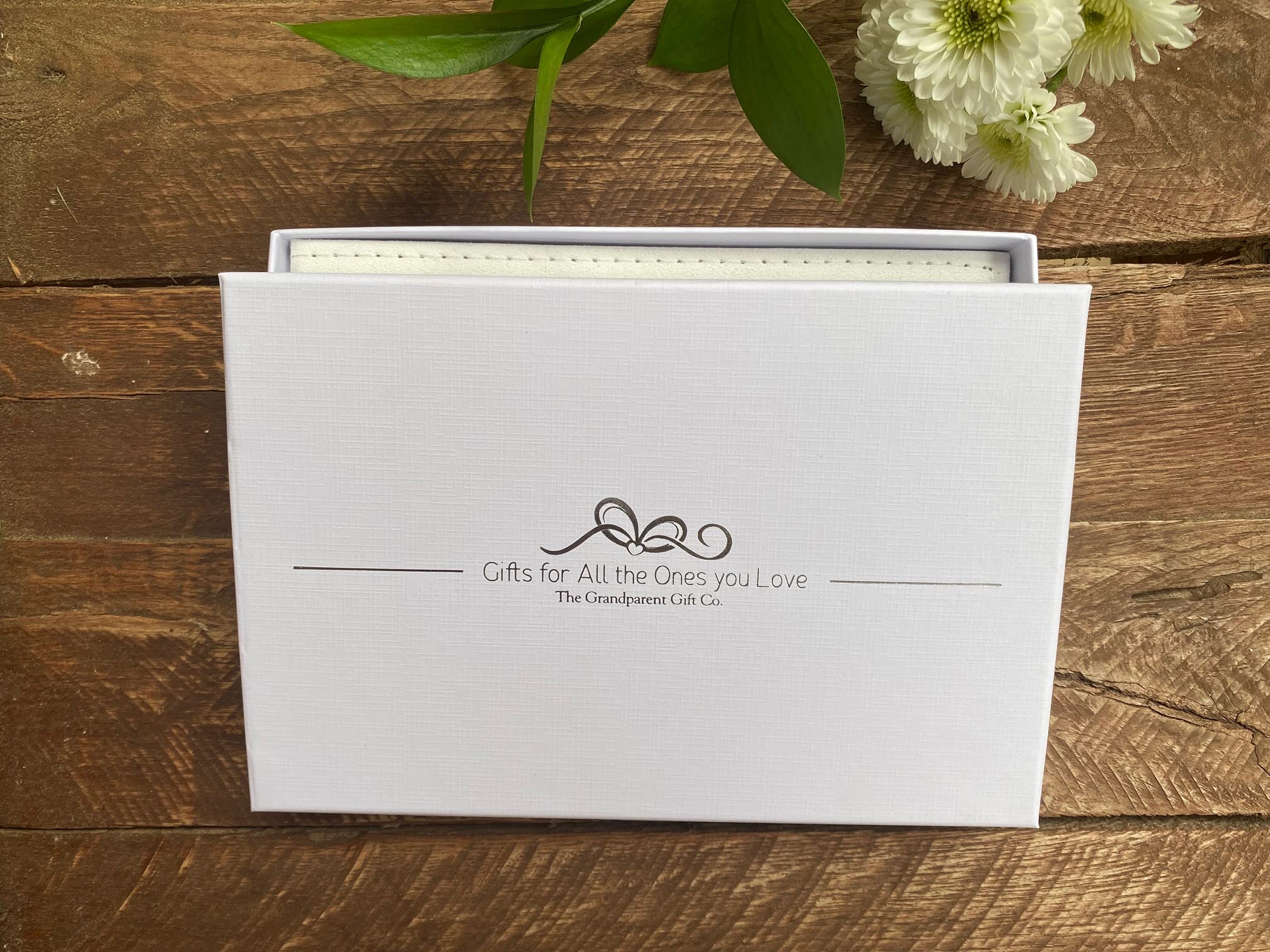 The Grandparent Gift Co. unisex keepsake suits both parents and grandparents.