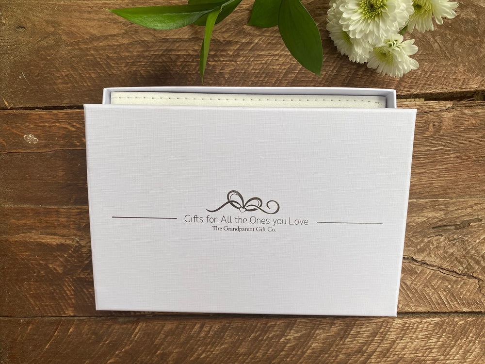 The Grandparent Gift Co. unisex keepsake suits both parents and grandparents.
