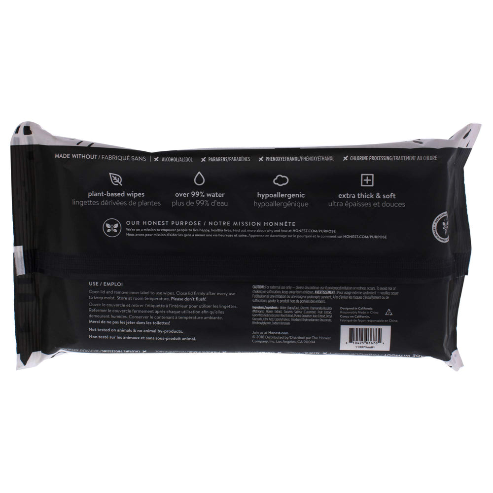 Em embossed interlock texture on Pattern Play wipes for ultra-soft touch.