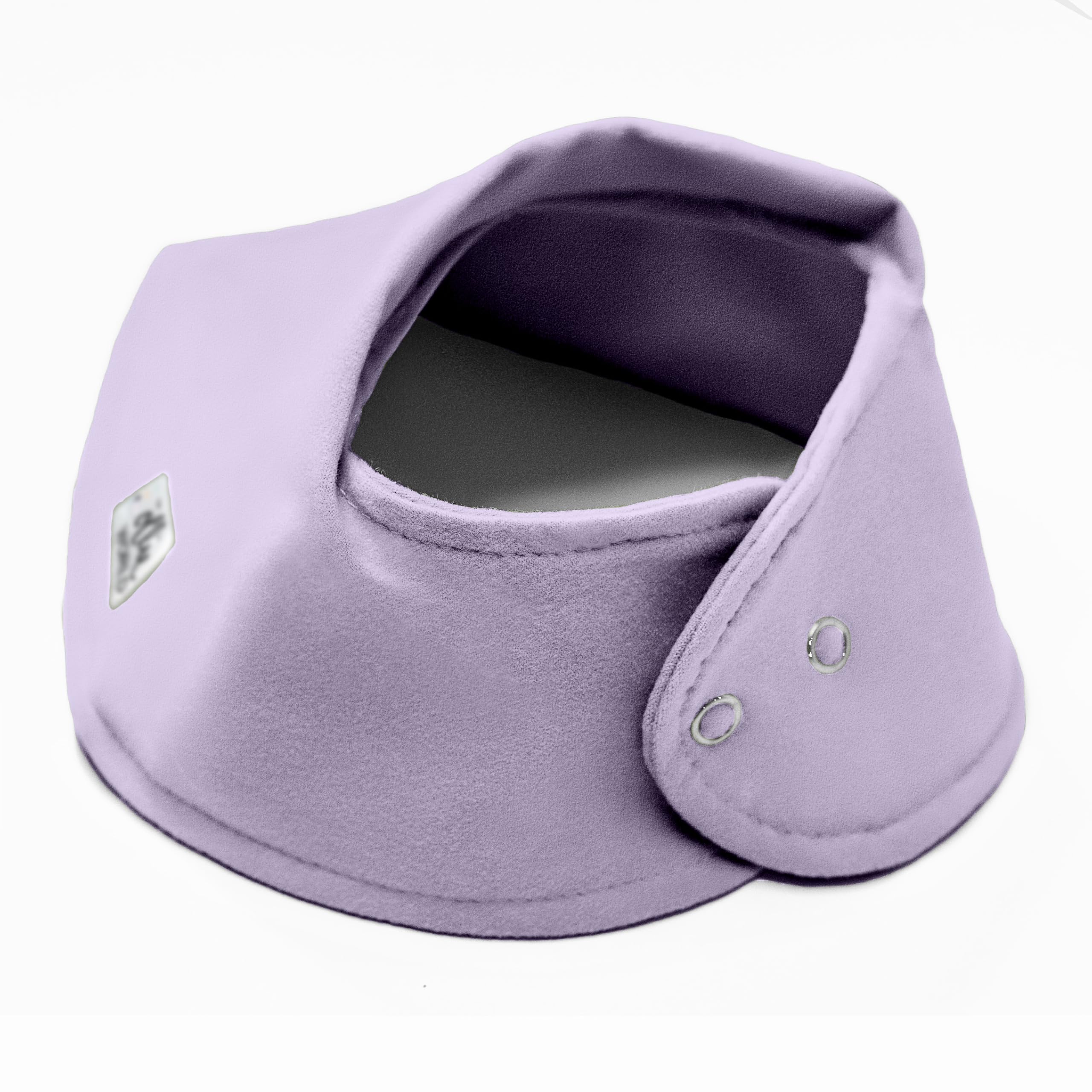 The Ollie baby bib machine-washable fabric dries quickly after messes.