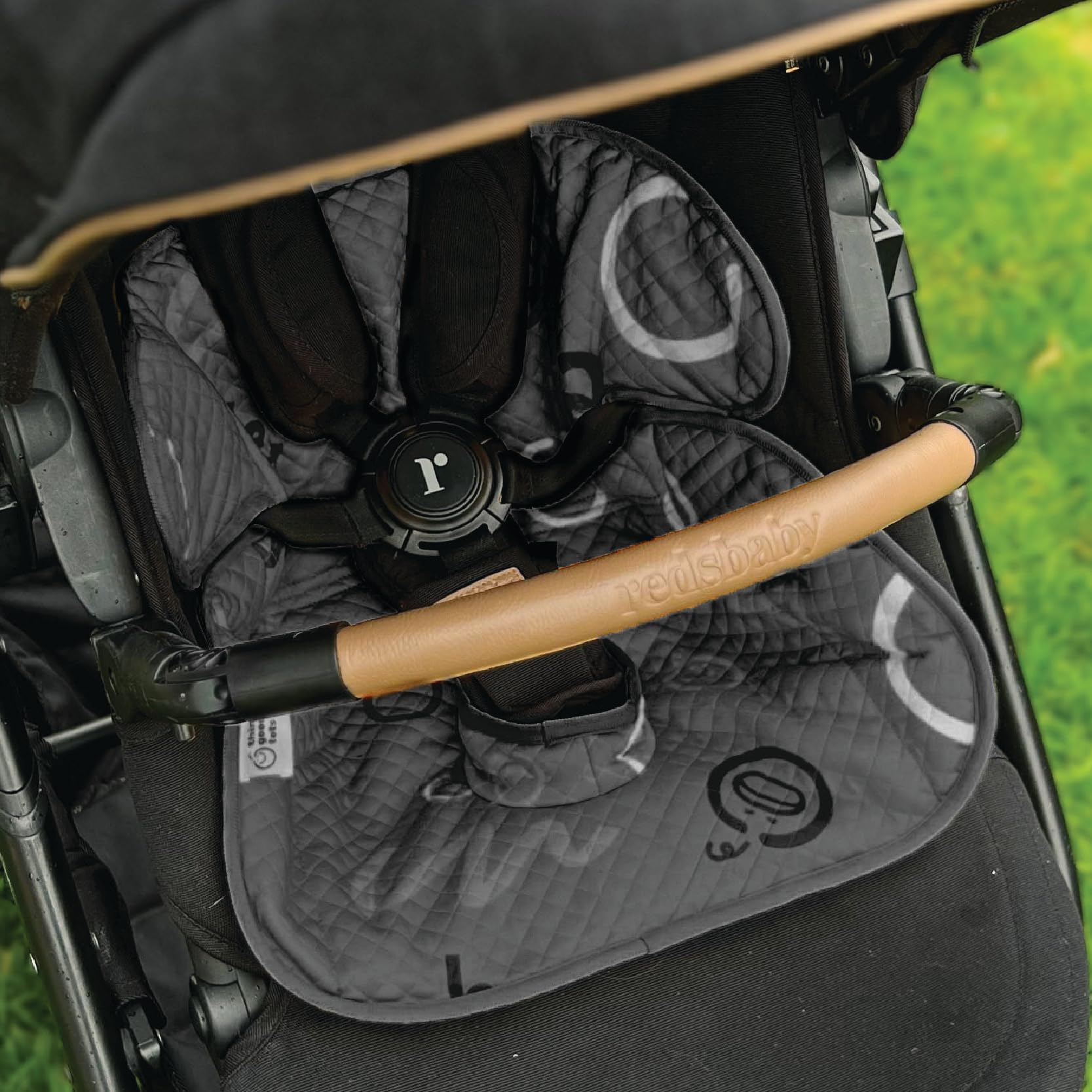 THINK GOOD TOTS Black Piddle Pad universal fit ensures broad compatibility.