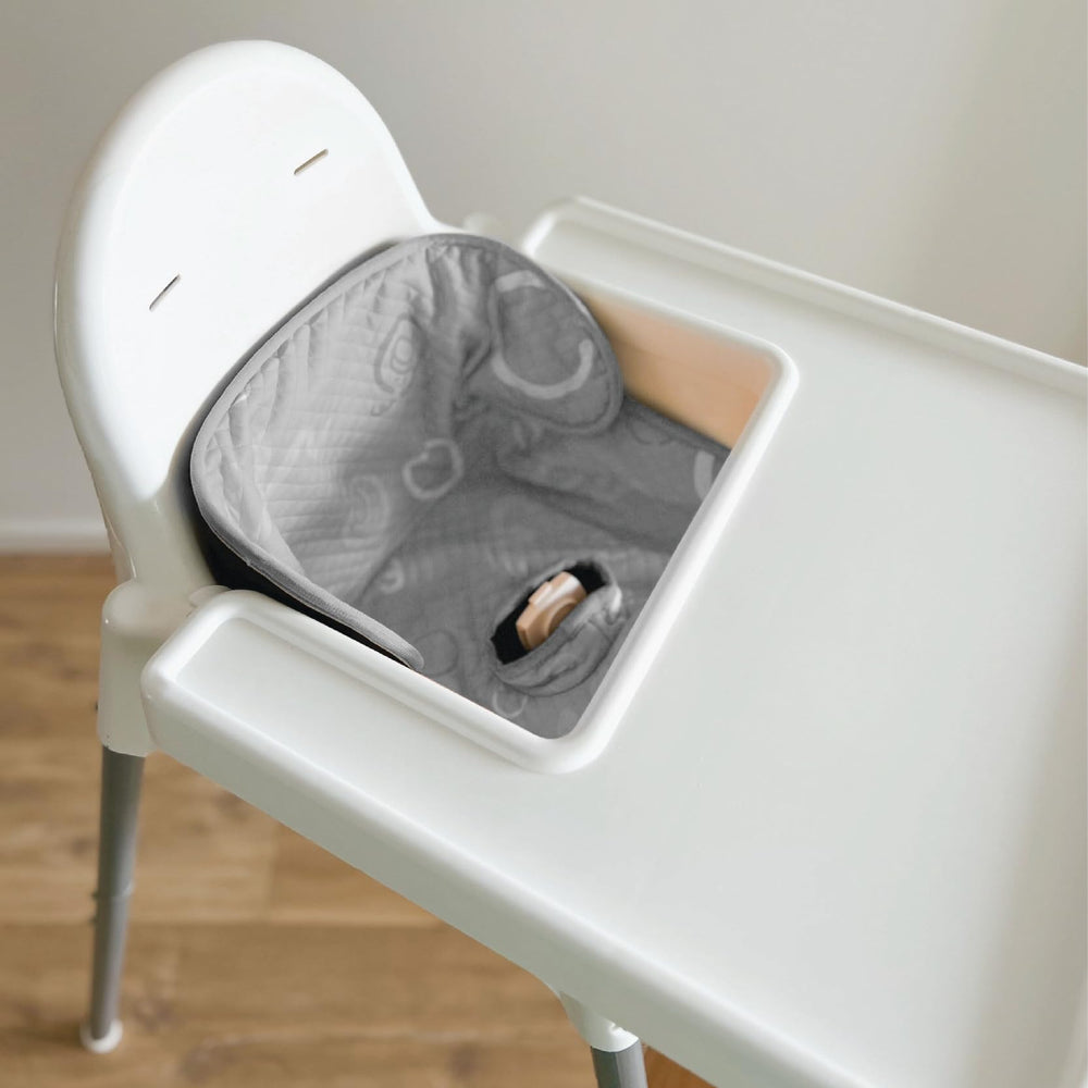 Think Good Tots Grey Piddle Pad 2-Pack car-seat-protection keeps trips cleaner.