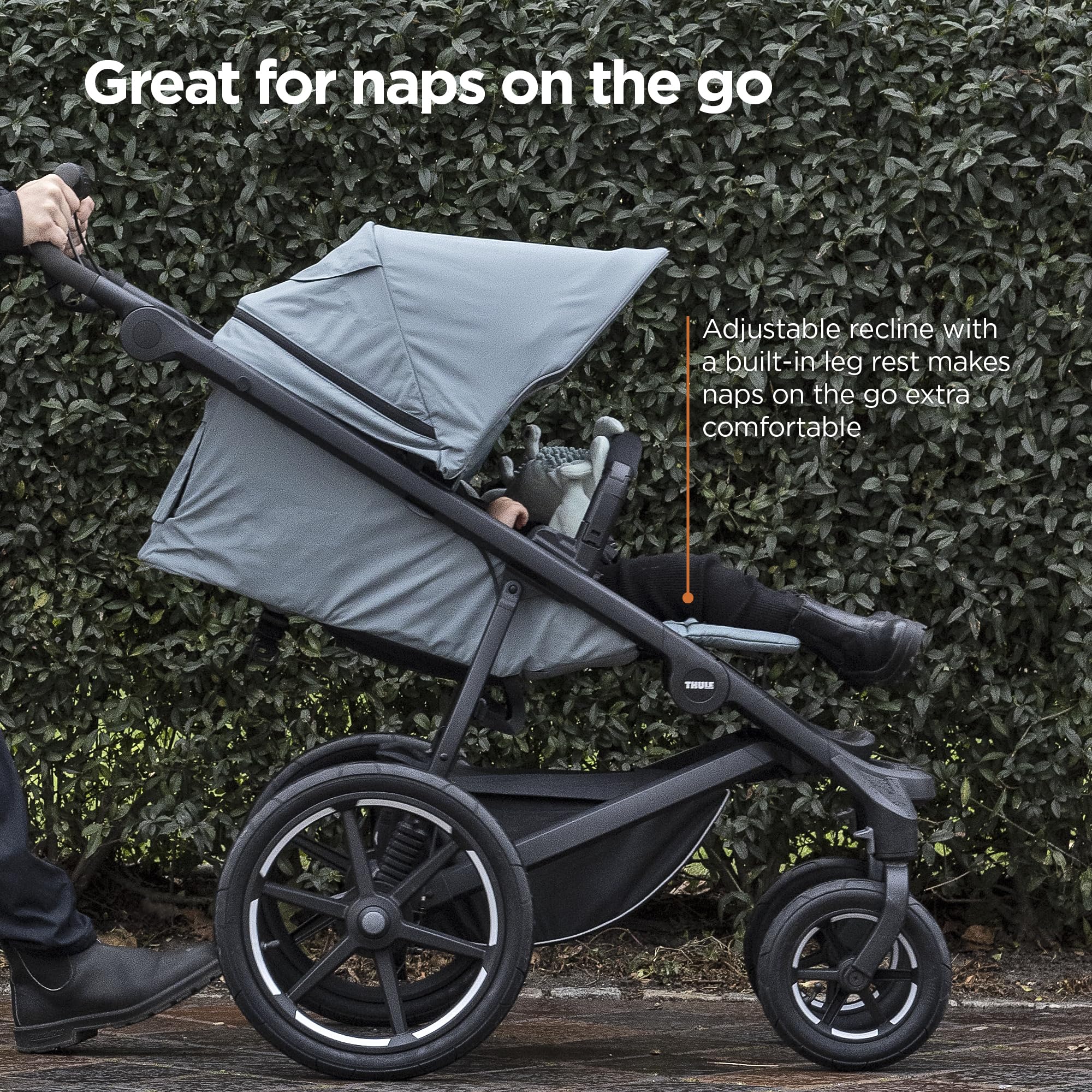 Thule Urban Glide canopy provides sun protection and visibility