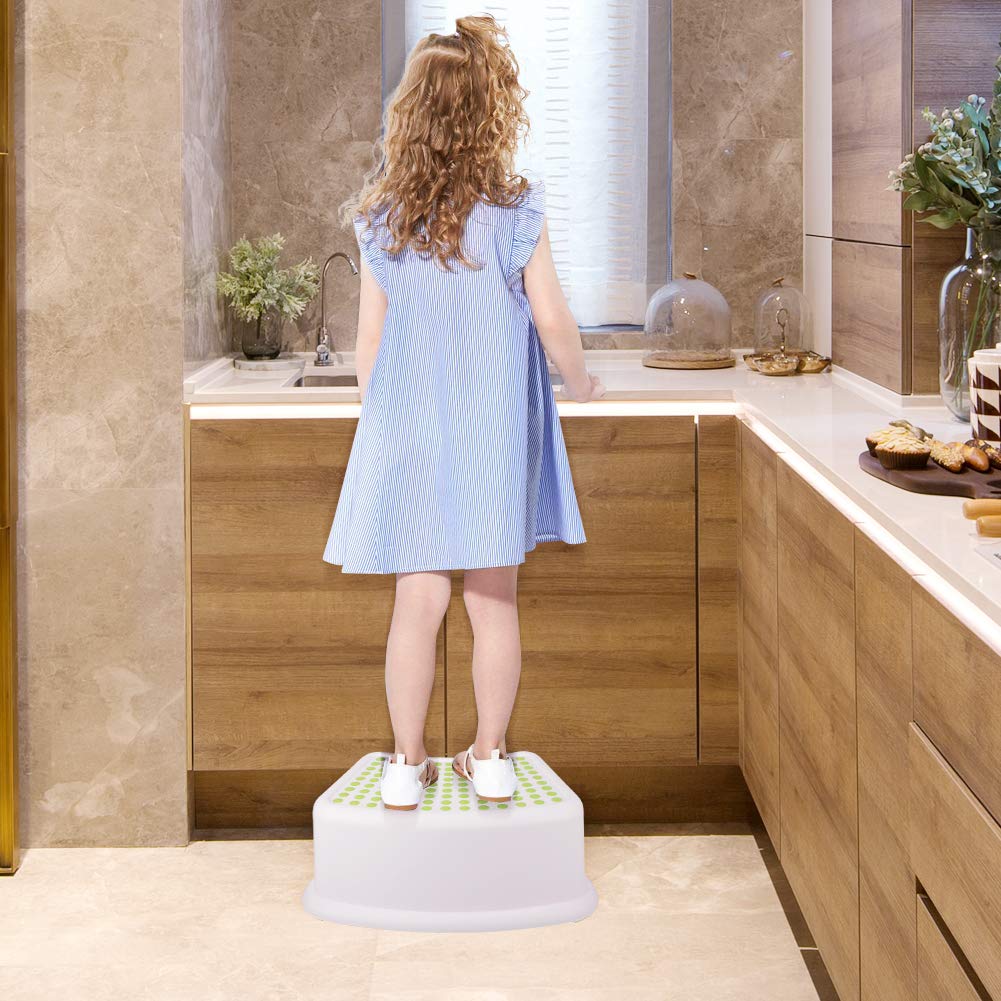 Tiawudi Step Stool green dual-pack stacked shows space-saving design.