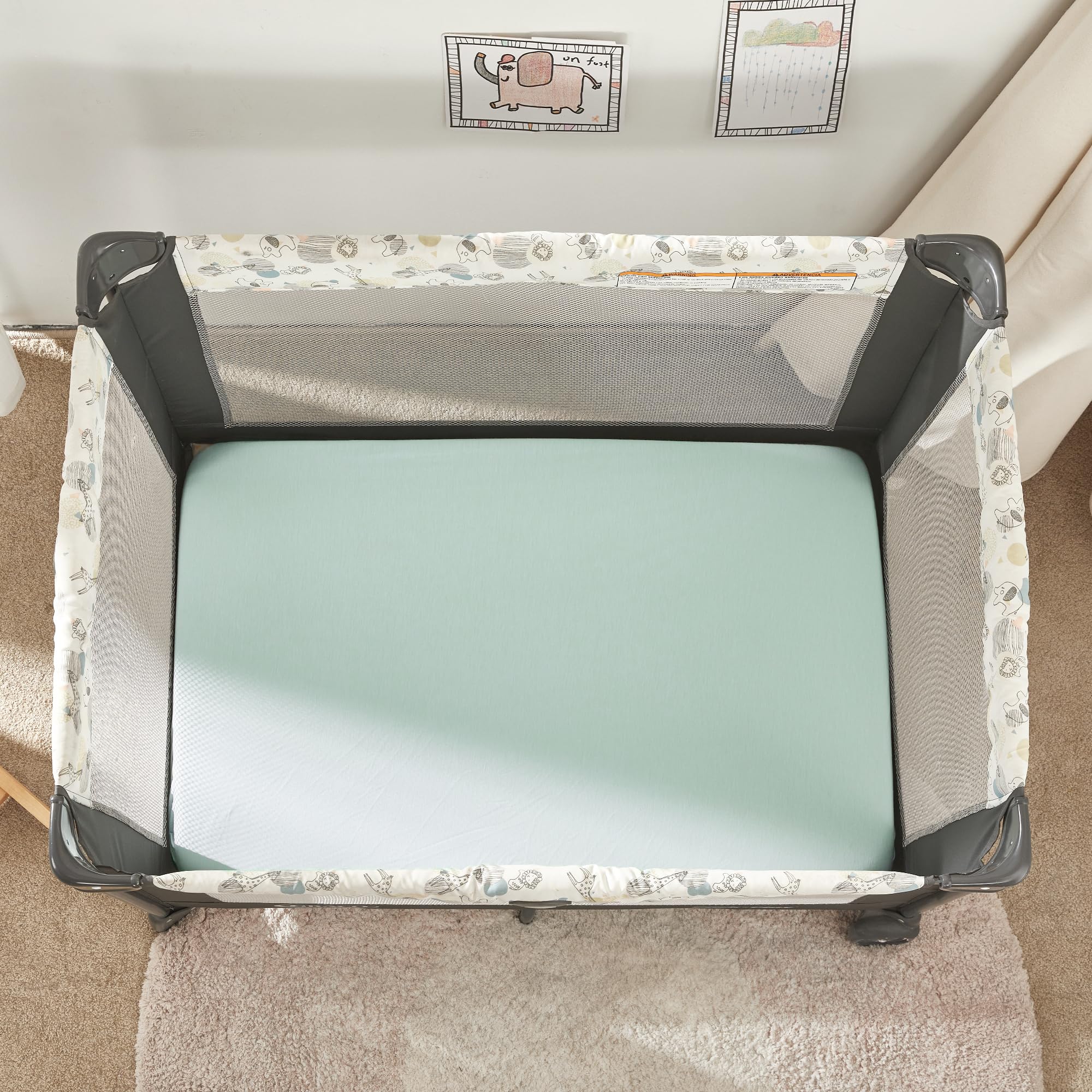 TILLYOU color options featuring light green and light gray fabrics for versatile styling.