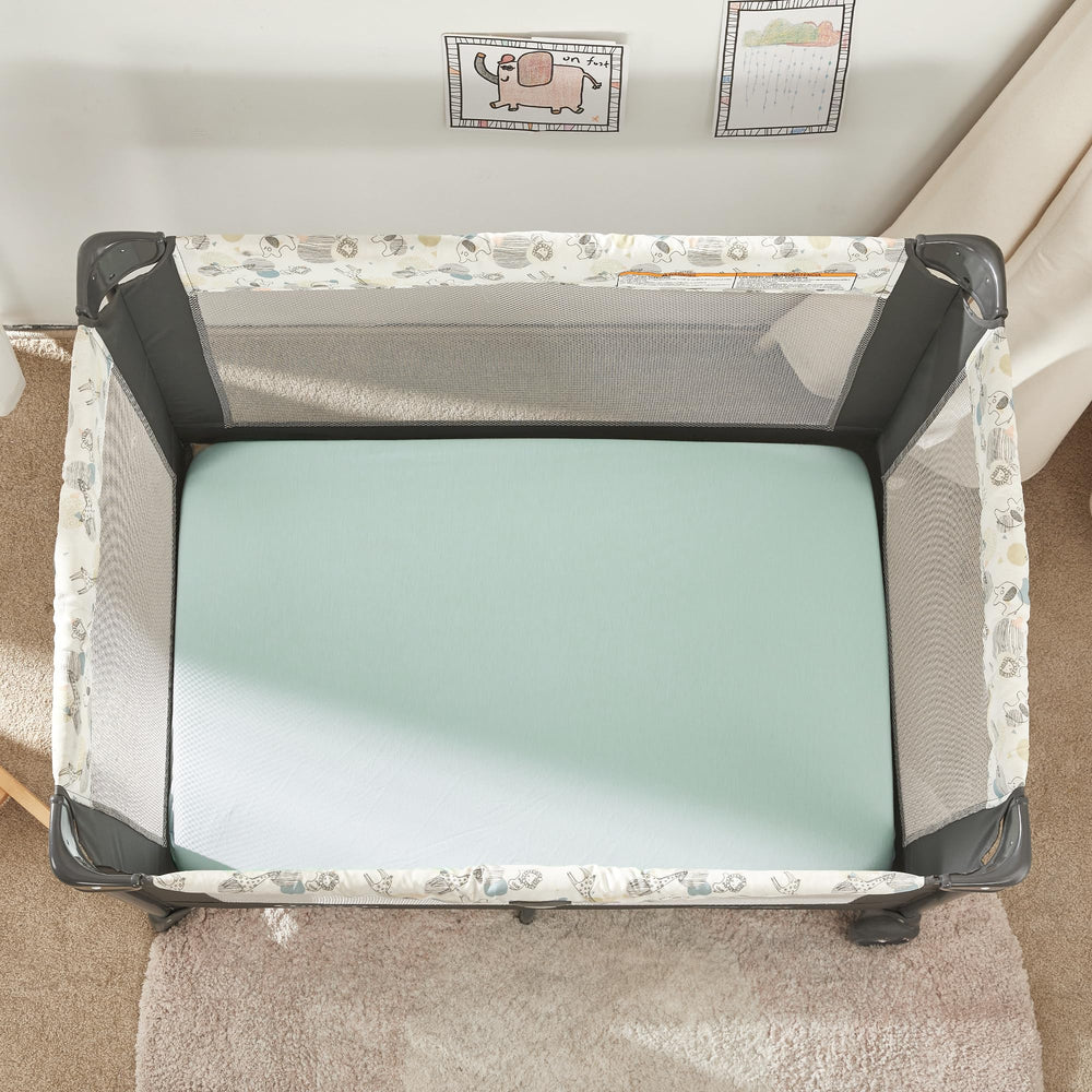 TILLYOU color options featuring light green and light gray fabrics for versatile styling.