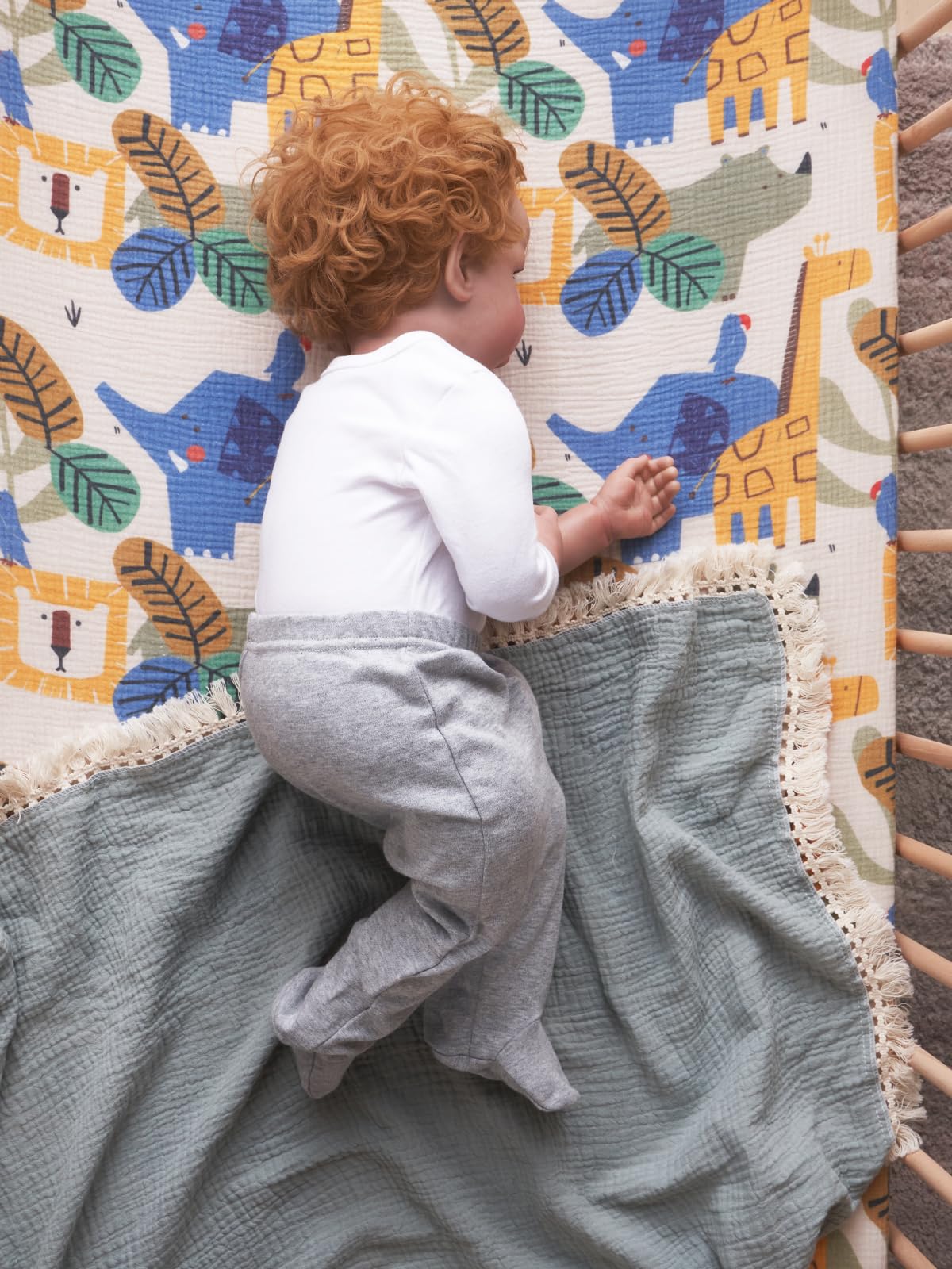 TILLYOU muslin crib sheet bottom elastic band enables easy installation solo