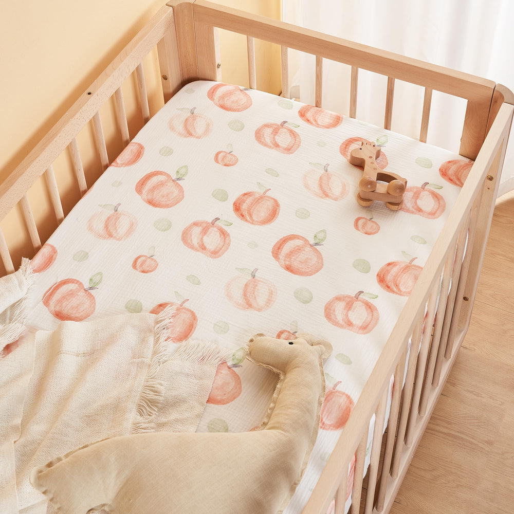 TILLYOU muslin crib sheet light green ensures a snug fit with deep pockets.