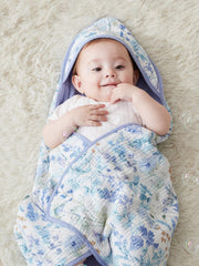 TILLYOU hooded towel blue flower in bath demonstrates full-body coverage