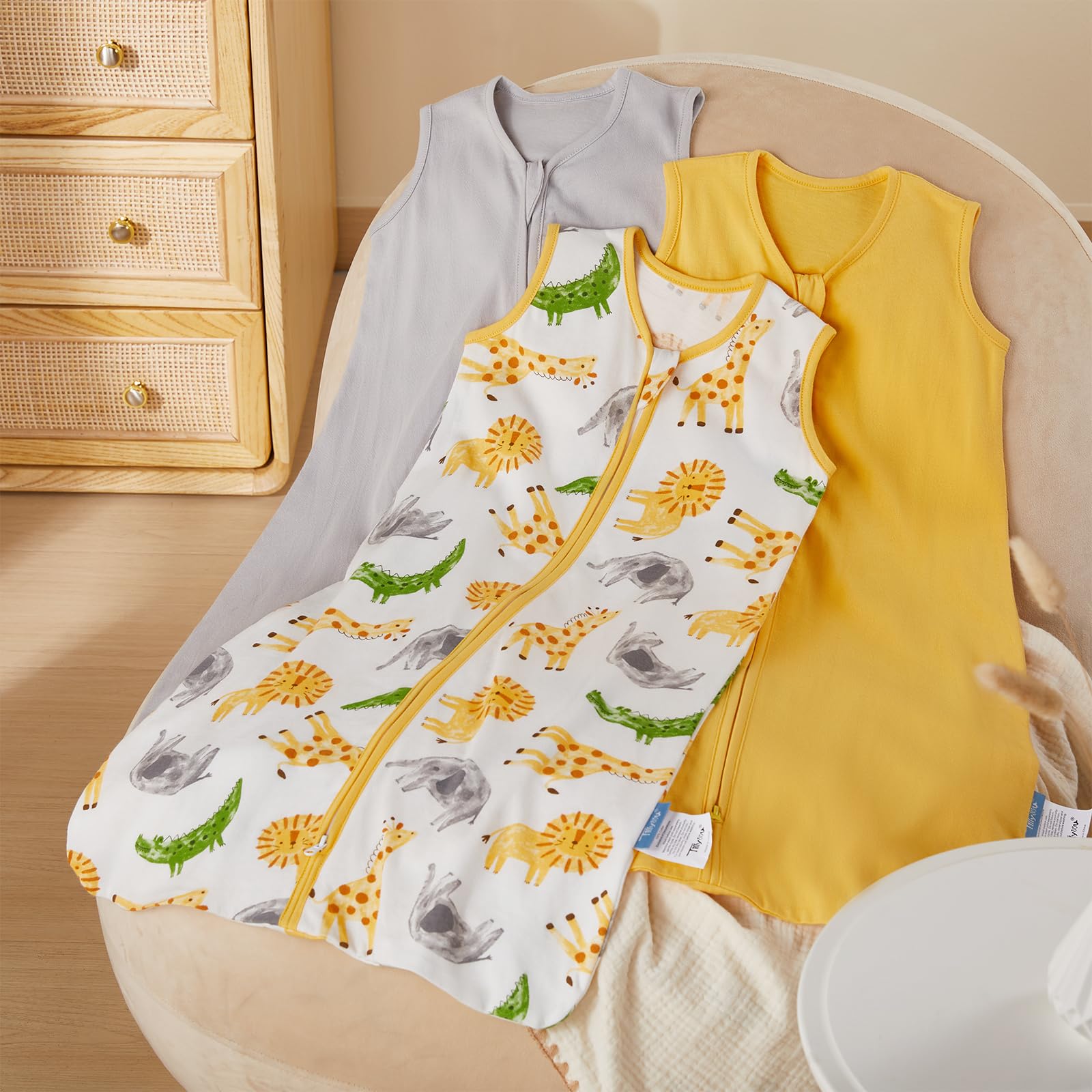 TILLYOU sleep sack showing 2-way zipper for quick bottom diaper changes.