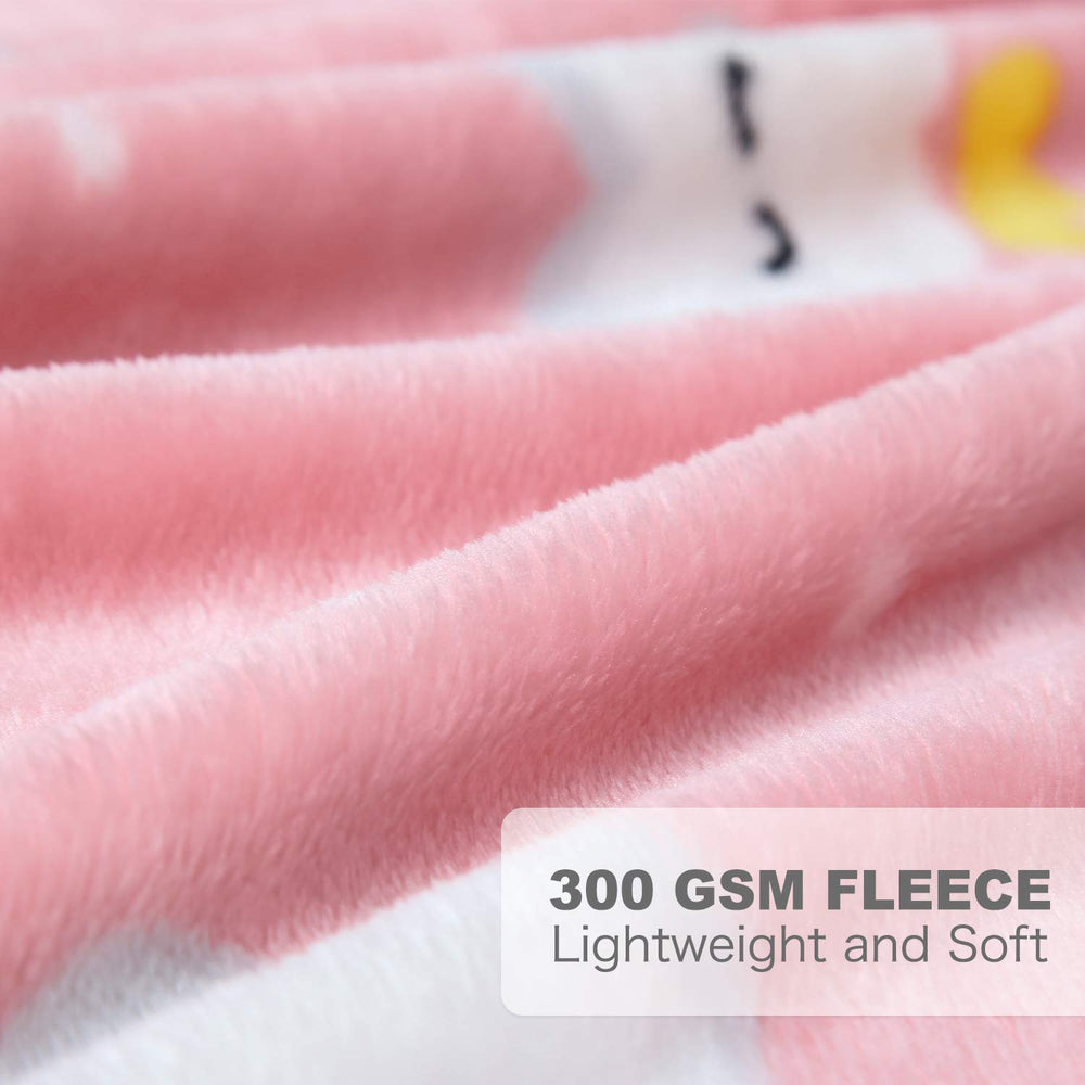 TILLYOU breathable 300gsm blanket offers cozy warmth without heaviness.