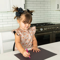 Tiny Twinkle lightweight baby apron helps toddlers eat with freedom.