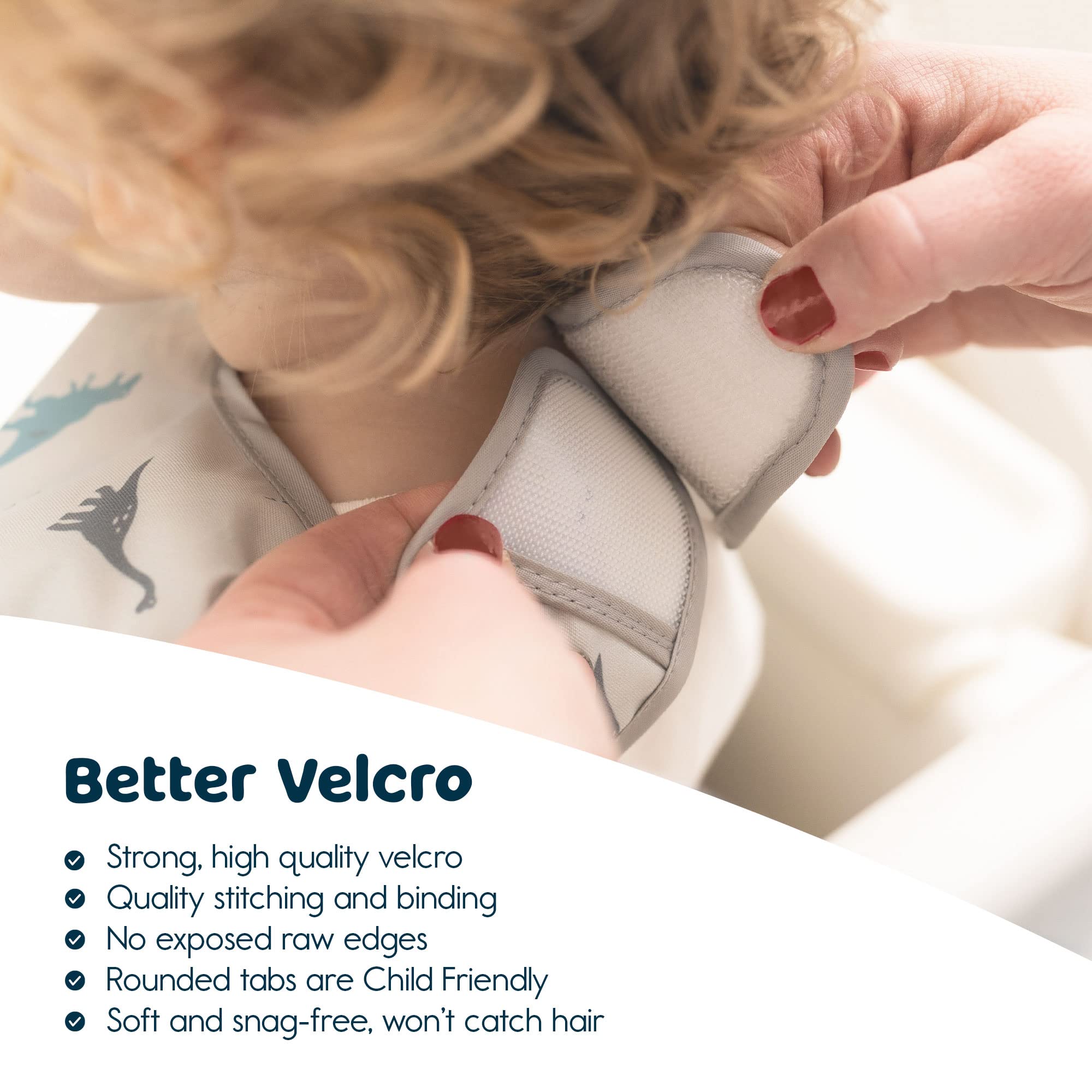 Tiny Twinkle mess-proof bib interior waterproof to keep clothes clean.