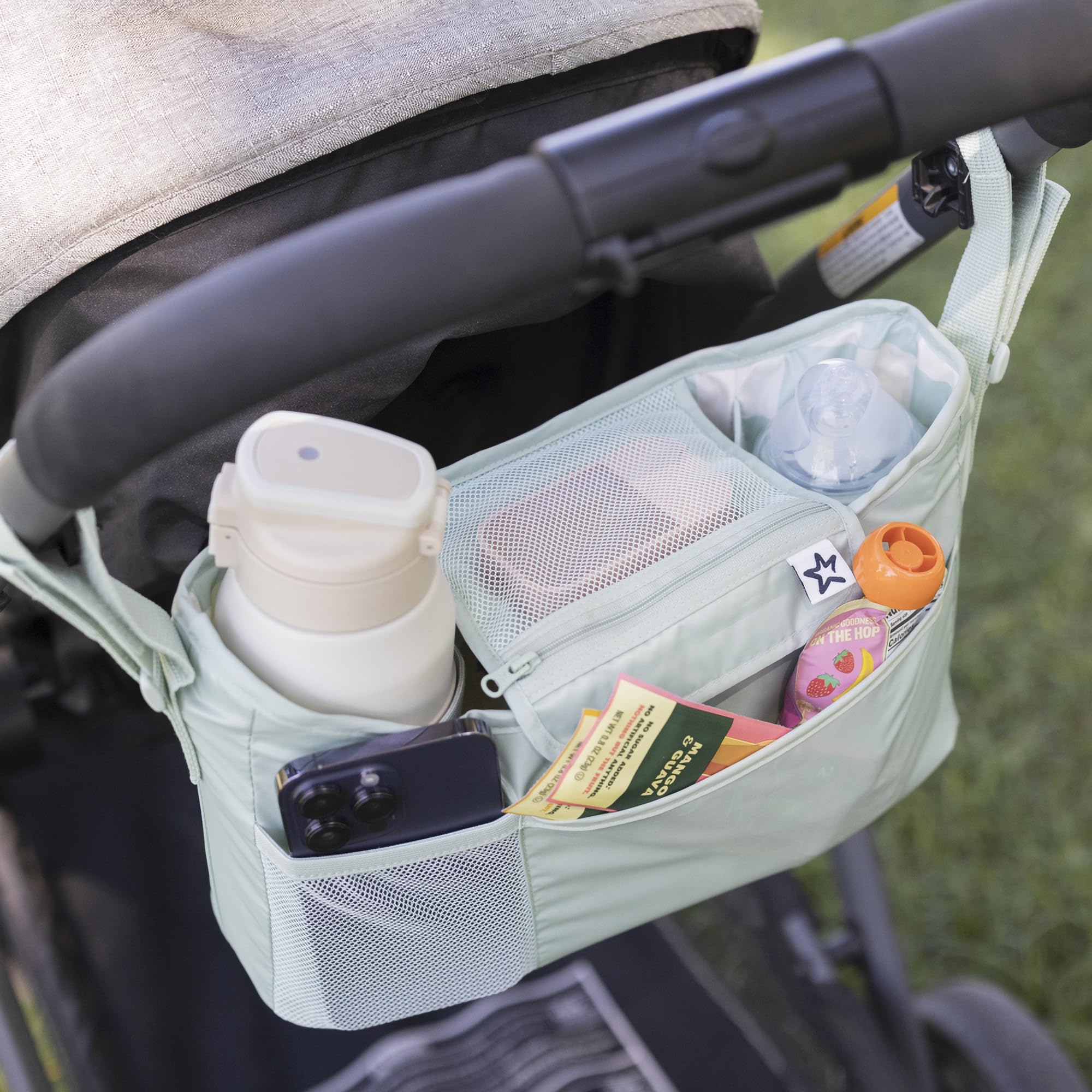 Secure fit on Bugaboo Fox and other models with adjustable straps.