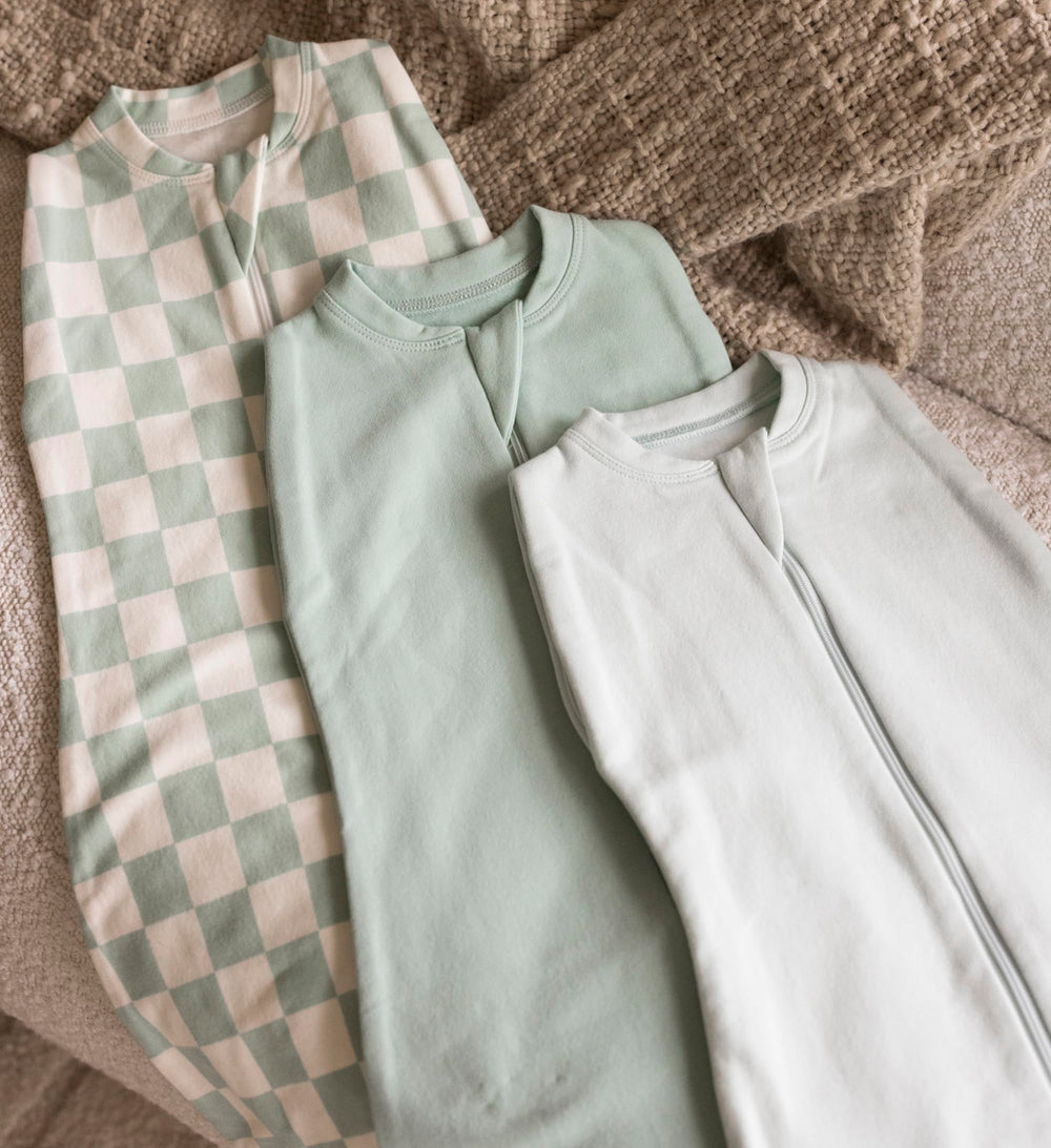 Tiny Twinkle snaps illustrate quick swaddle-to-sleep-sack conversion.
