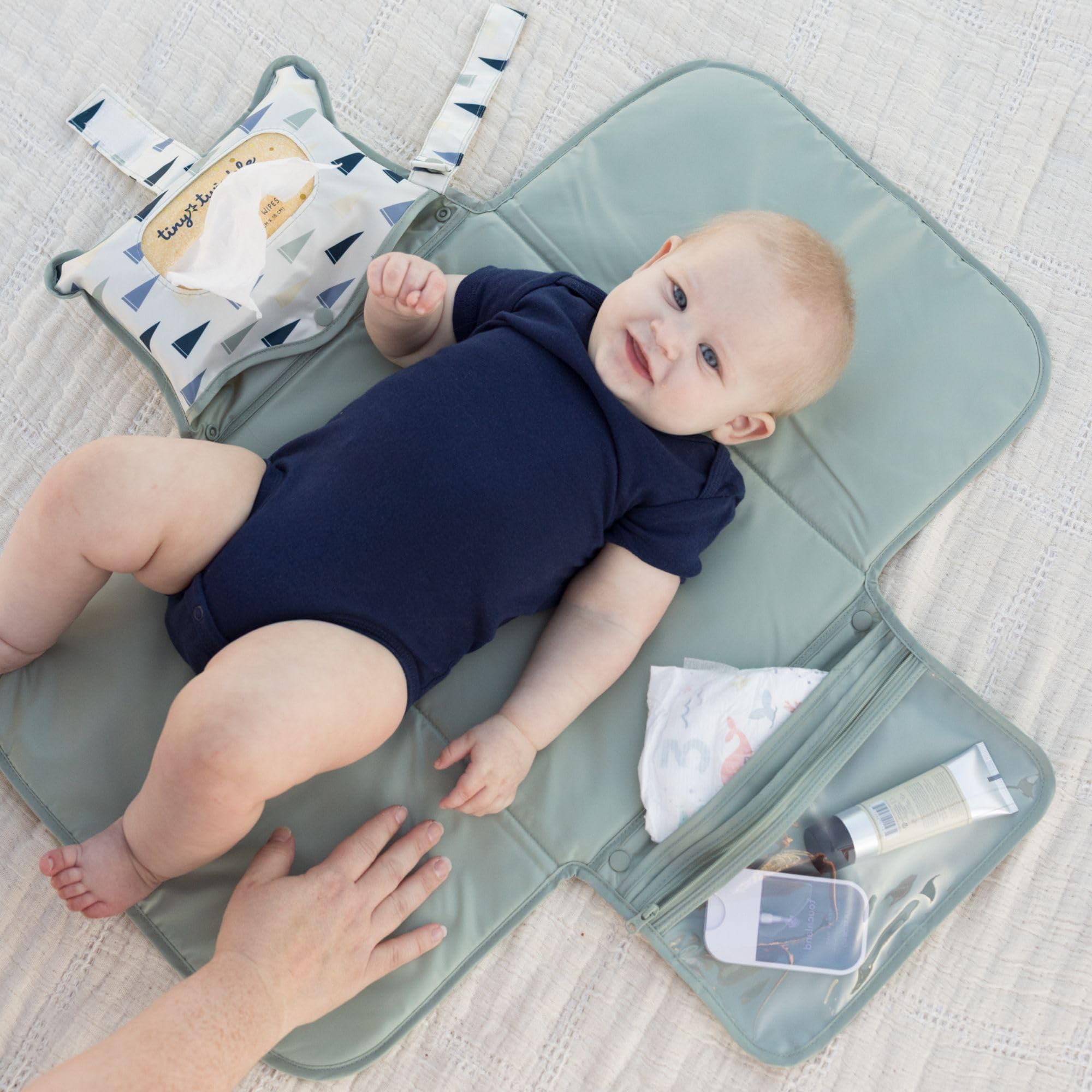 Tiny Twinkle stroller clip-and-go keeps the pad secure during on-the-go use.