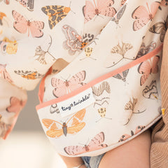 Tiny Twinkle waterproof-sleeve bib closeup highlights quick-dry, mess-friendly fabric.