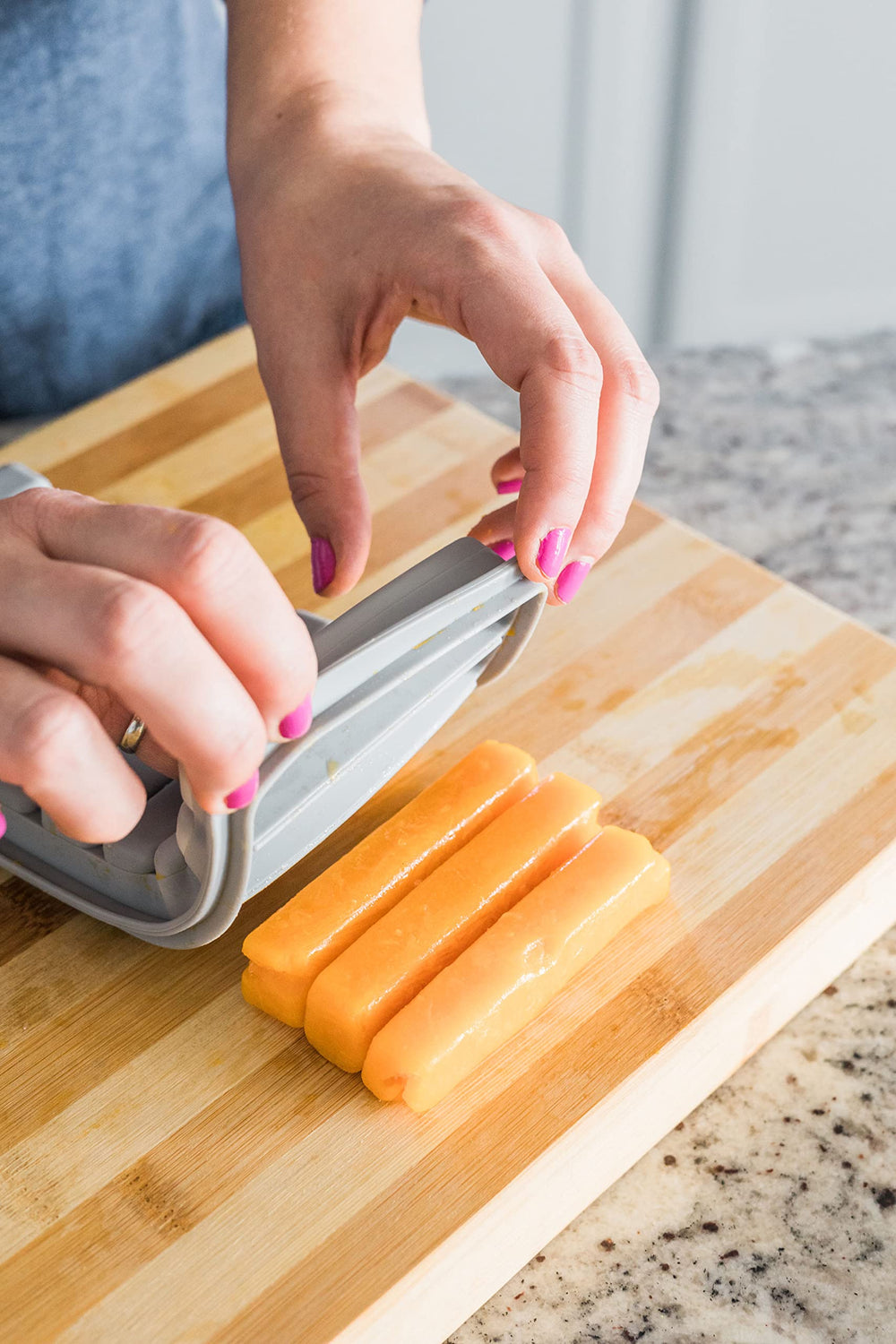 Tiny Tot Innovations eco-friendly-reusable-storage underscores a reusable silicone option over disposables.