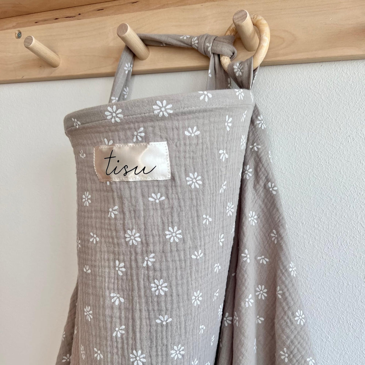 TISU nursing cover Beige Daisy with arched neckline for eye contact