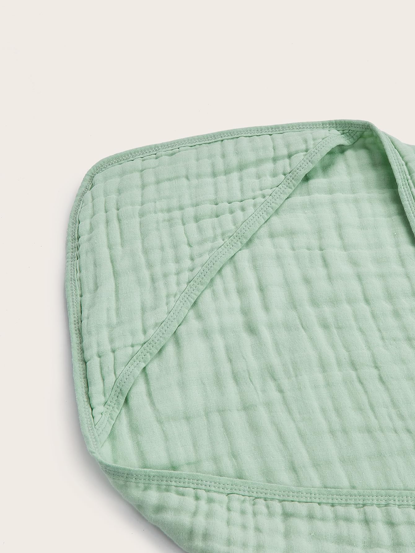 TMIELYBS Muslin Hooded Baby Towels in-use wrapping baby after bath for warmth