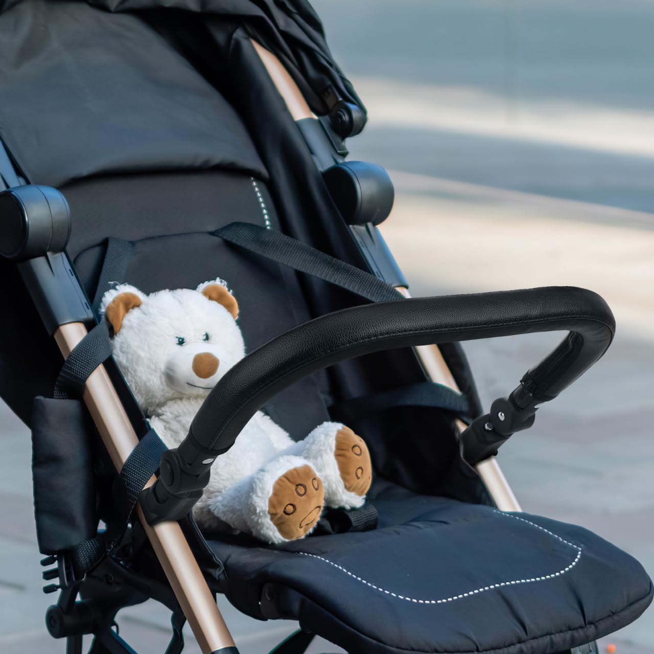 Toddmomy soft non-slip grip supports toddler grip during rides.