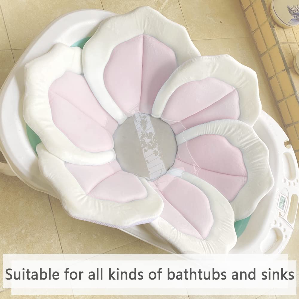 TOFOAN Flower pad supports baby during newborn bath routines.