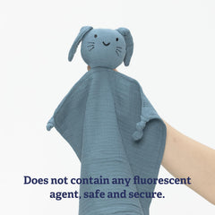 TOHARA organic cotton muslin blanket texture reveals soft, breathable fabric ideal for delicate skin.
