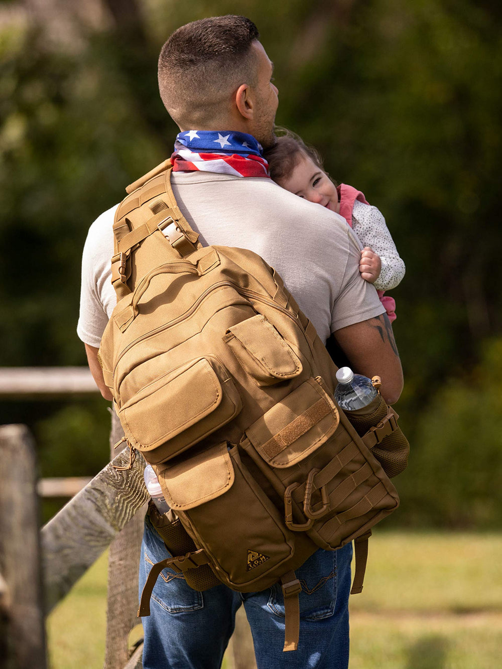 T.O.M HORIZONS Sling Diaper Bag single-handed changing system for quick diaper changes.