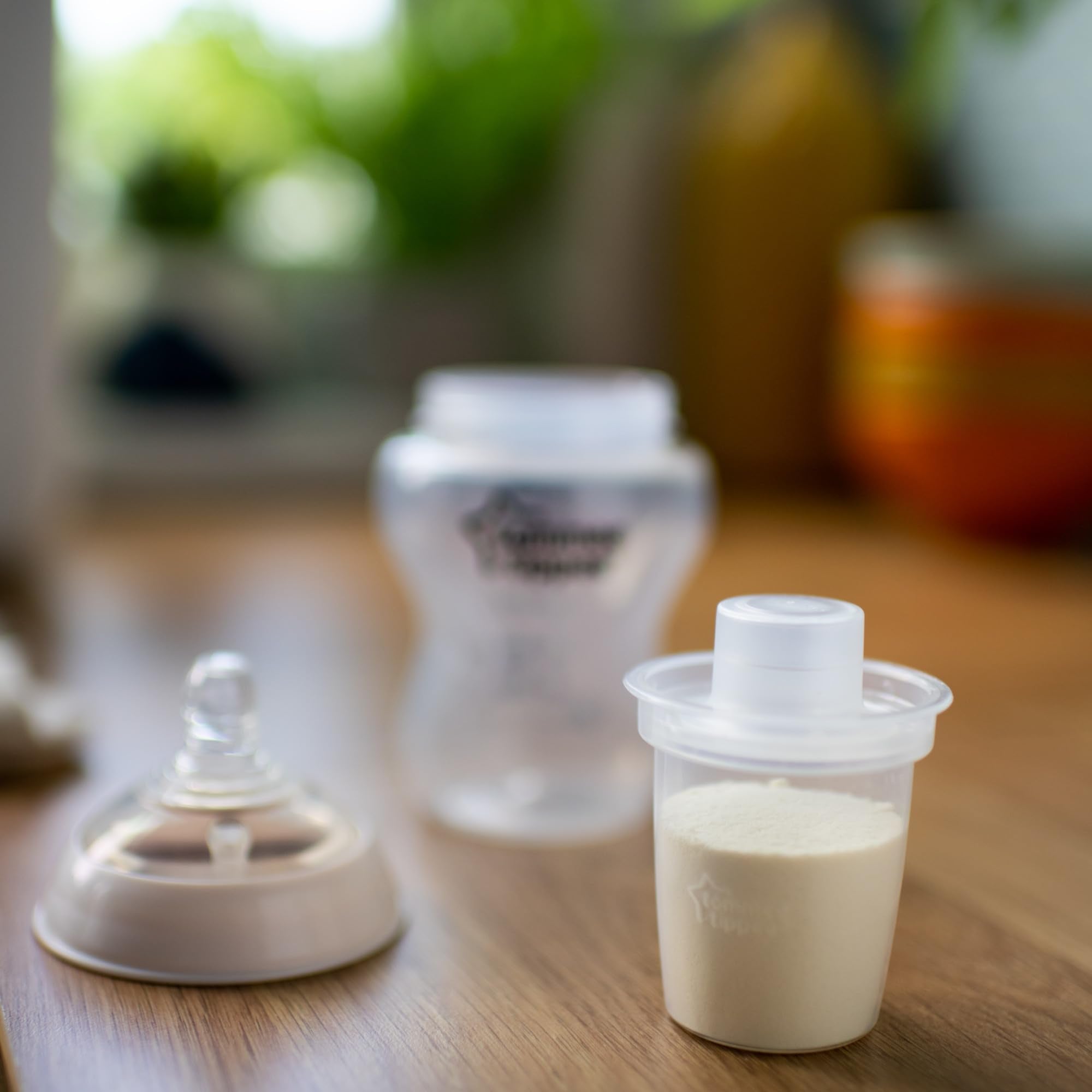 Tommee Tippee on-the-go use: dispensers ready for outings and quick feeds