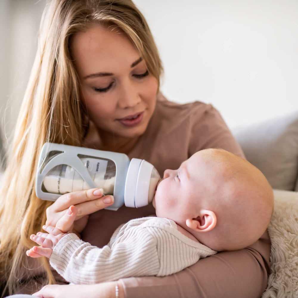 Tommee Tippee leak-proof cap keeps milk secure during storage