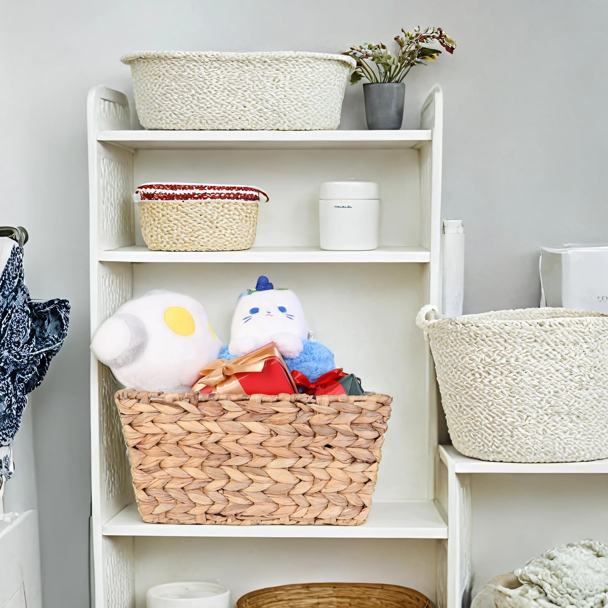 TORMAYS HOME ready-to-fill-basket includes bag and ribbon for quick gifting setups.