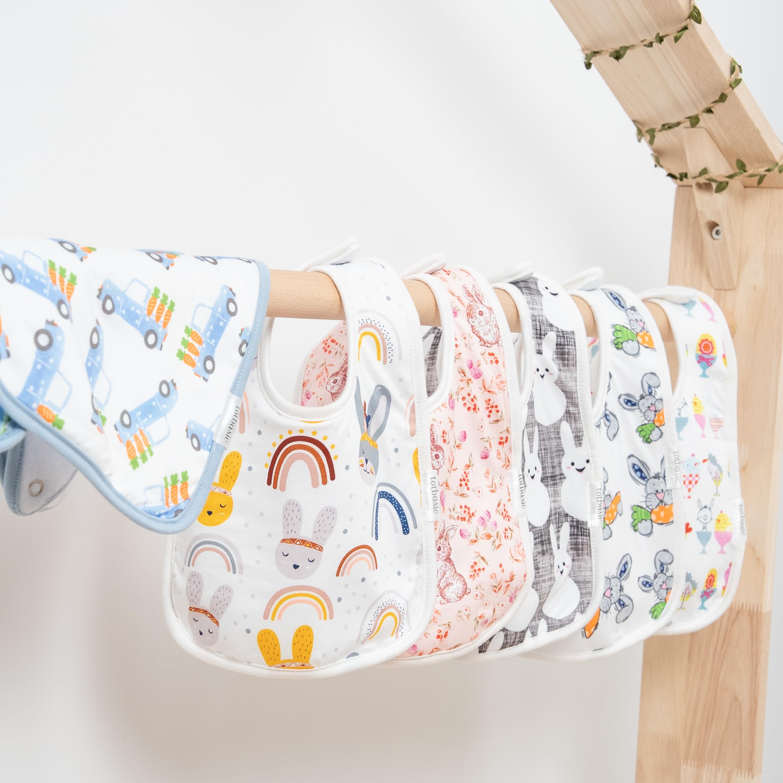 TOTBASIC adjustable nickel-free snaps grow with your baby for a snug, versatile fit.