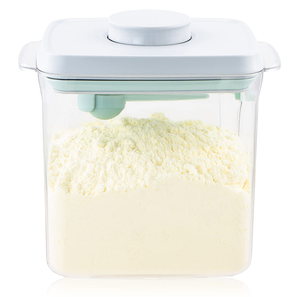 Tourdeus on-the-go container fits in bags for easy mobile feeds.
