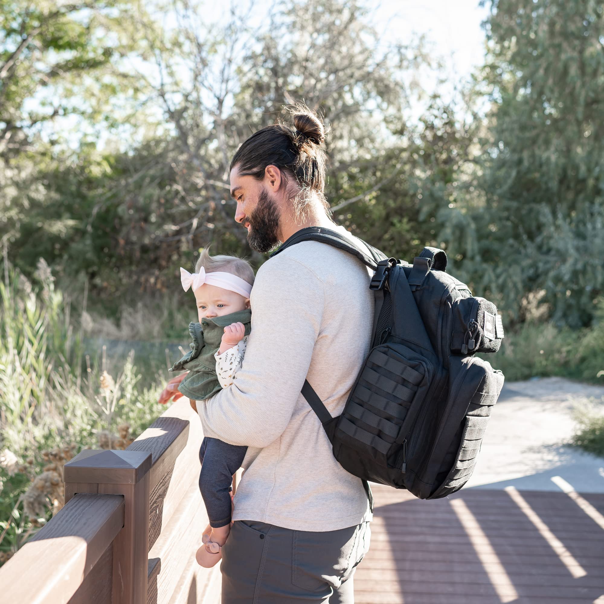 Tridee Dad Diaper Bag insulated bottle pockets keep drinks at temperature.