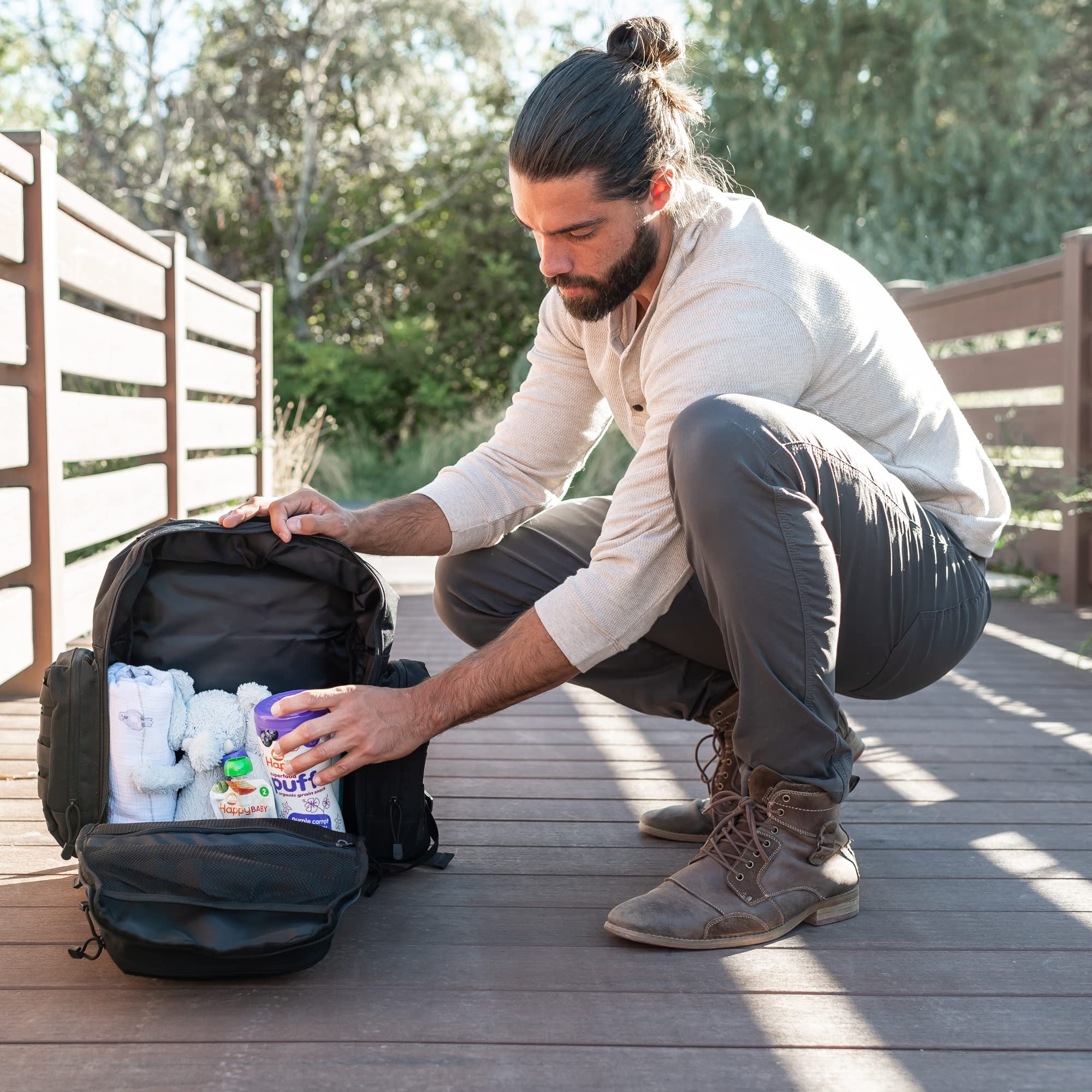 Tridee Dad Diaper Bag wipe dispenser demonstrates easy-access cleaning on the go.