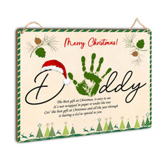TRUMPETIC Daddy Handprint Sign wall decor highlights a heartfelt Christmas keepsake.