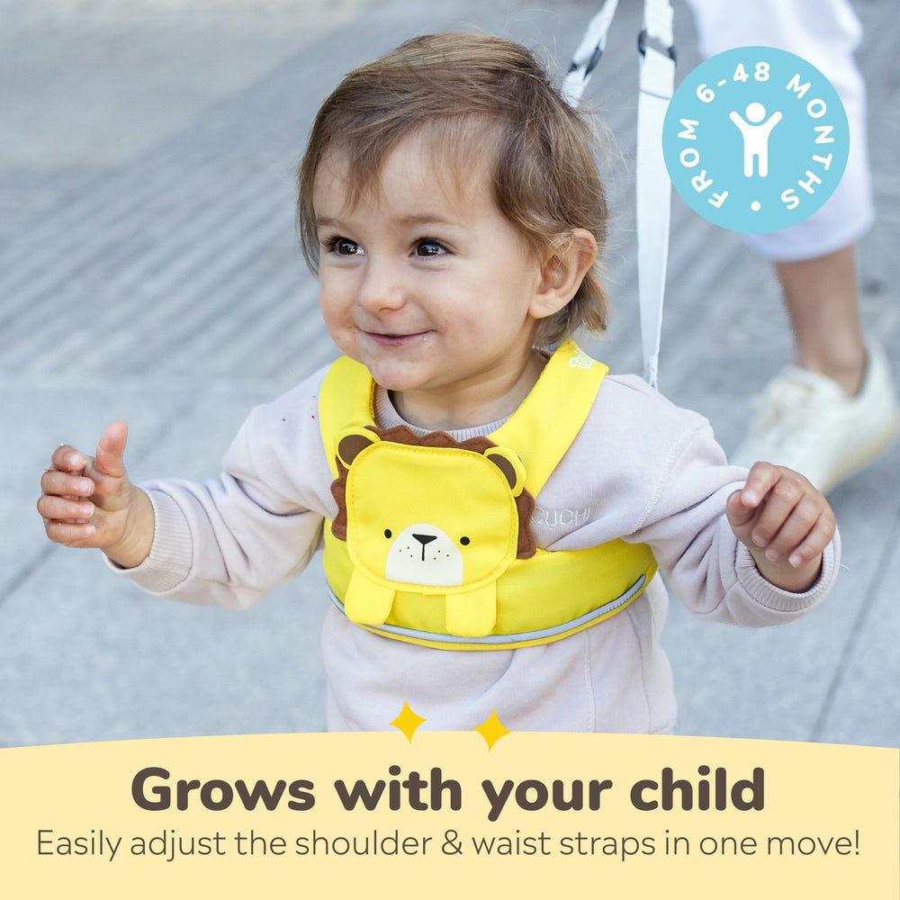 Trunki Leeroy Lion leash reflective details help keep kids seen during dusk outings.
