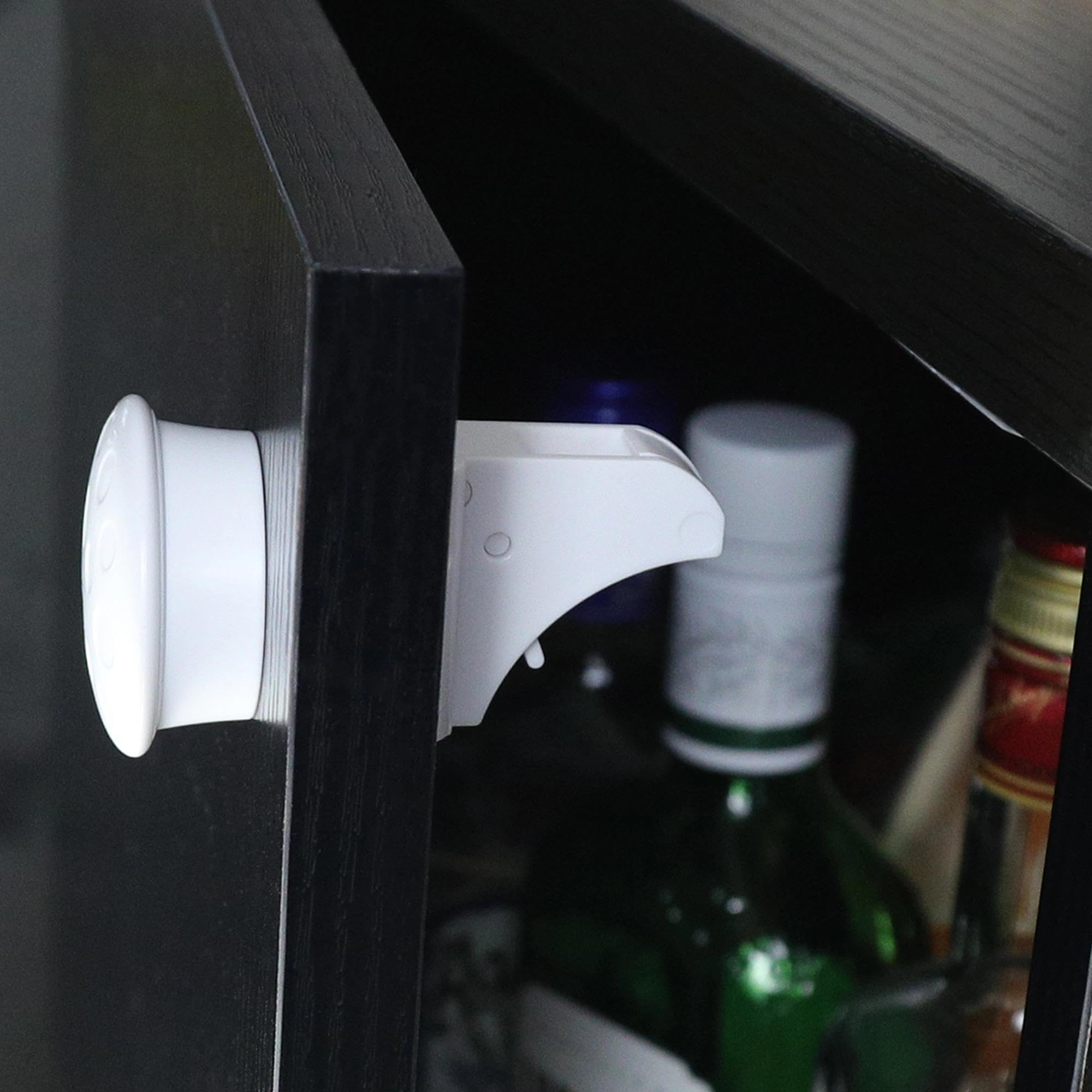Tseidigs magnetic locks 6 keys included highlight easy adult access while keeping kids safe.