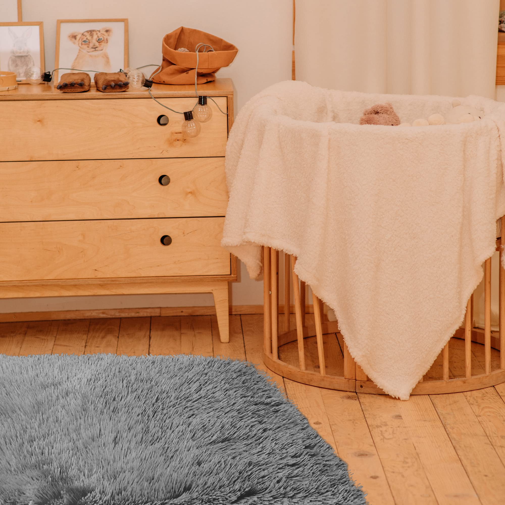 TTLOJ Rectangle Rug suits bedrooms, dorms, tents, and nurseries.