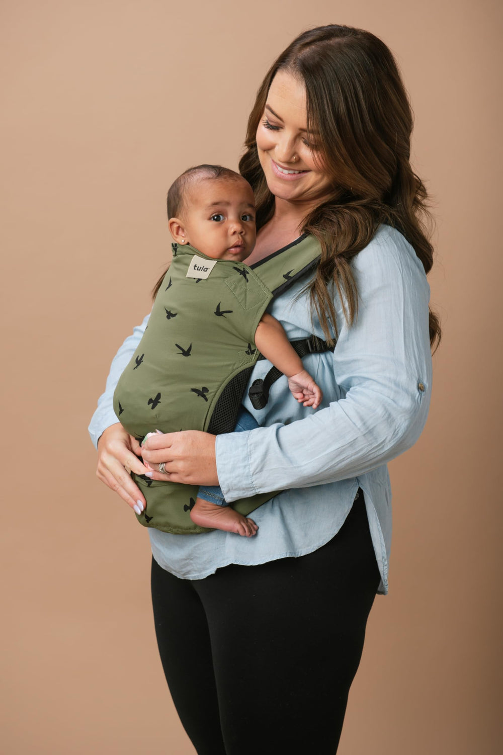 Tula Baby Lite removable UPF 50 hood—sun protection on sunny days.