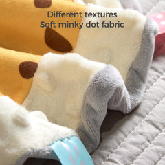 Tumama Kids textured lovey helps tactile exploration and grasping.