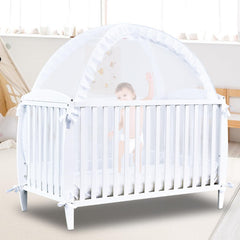Tupi crib tent closed view shows breathable mesh and secure enclosure.