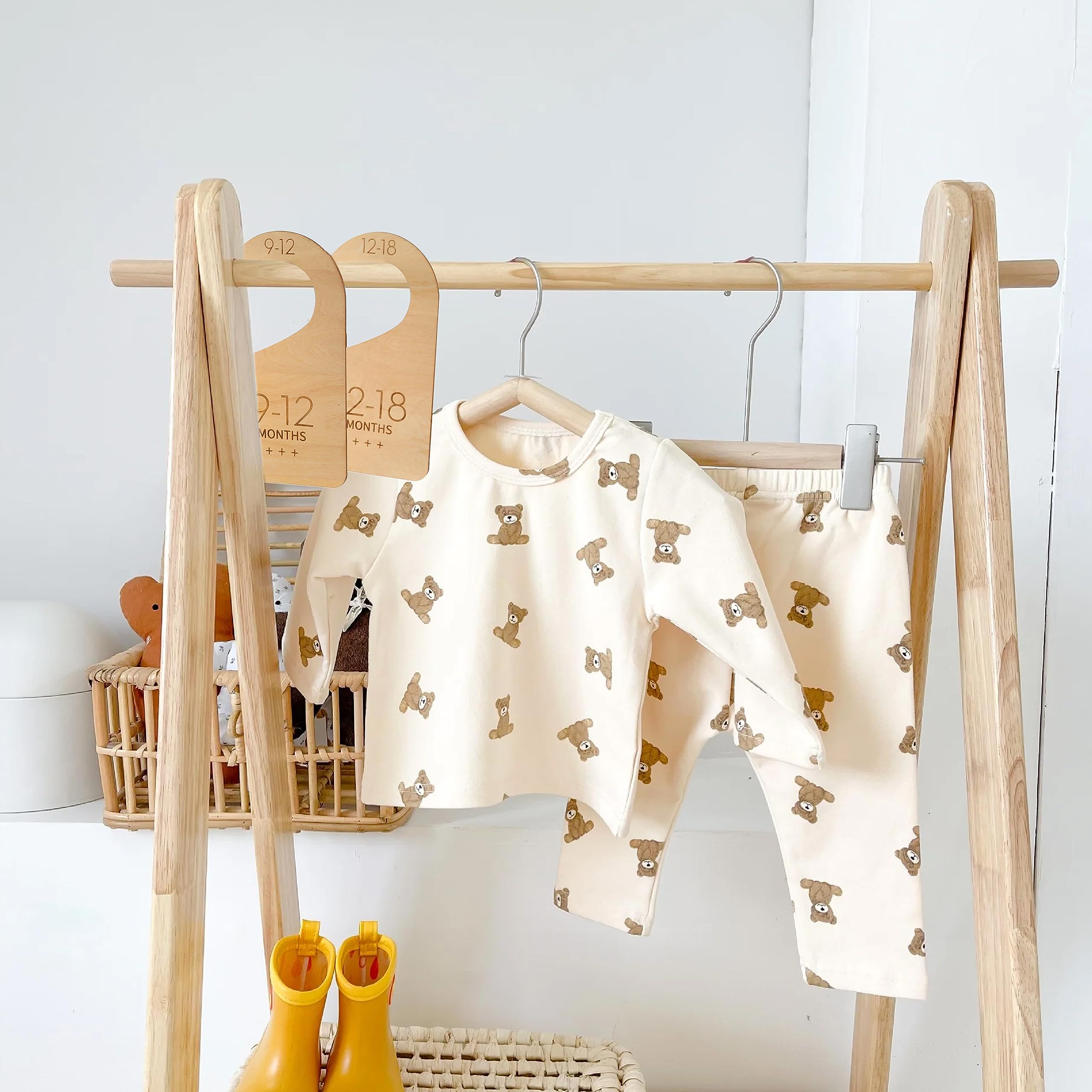 TUTOTU modern baby closet dividers 6-12-months closet organization solution.